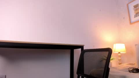  Caroline  online show from April 2026 11:33:02 AM