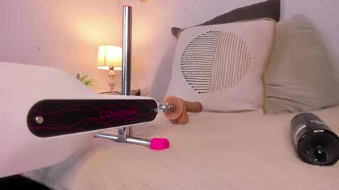  Caroline  online show from April 2026 11:39:02 AM