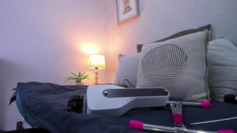  Caroline  online show from April 2026 11:35:01 AM