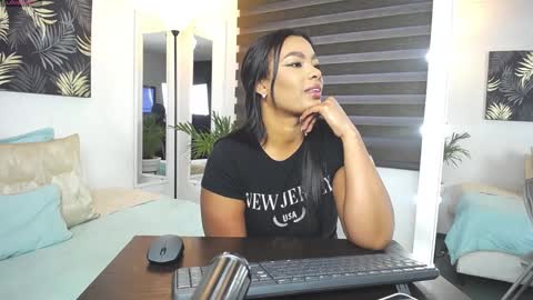 C A R O L I N E online show from January 2025 01:11:01 PM