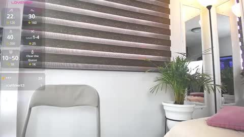 C A R O L I N E online show from March 2025 04:44:02 PM