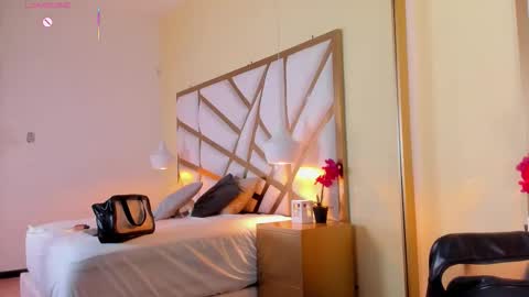 Caroline online show from September 2025 12:28:02 PM