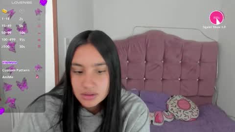 caroline_rodriguez_9 online show from November 2025 11:32:02 AM
