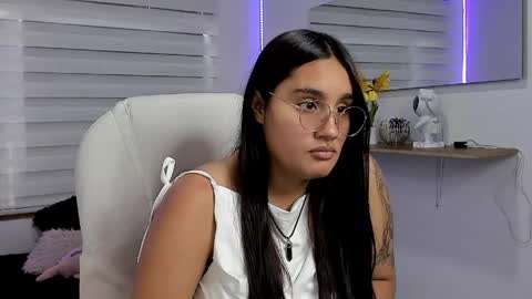 caroline_rodriguez_9 online show from April 2026 07:18:01 PM