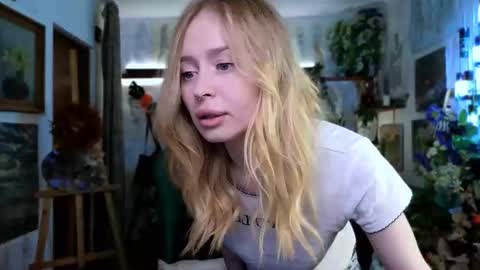 Caroline online show from November 2025 06:12:01 AM