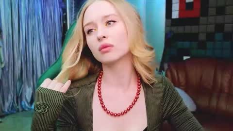 Caroline online show from November 2025 04:40:02 PM