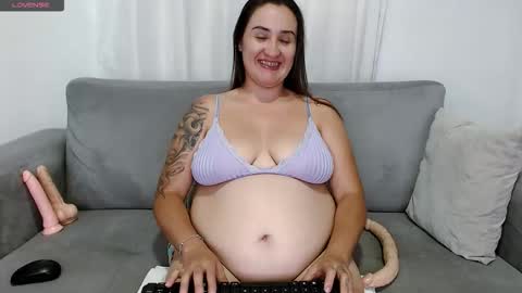 Caroline  online show from October 2025 07:00:01 PM