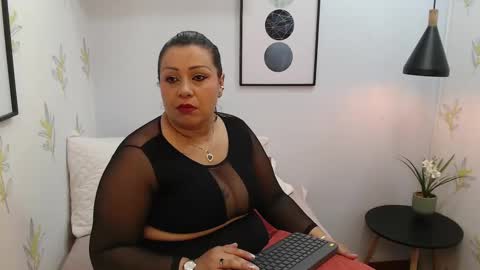 Snapshot of carolinemoretti chatting on November 2025 12:06:02 PM Im Carolanie online show from November 2025 12:06:02 PM