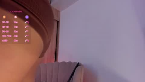 Snapshot of carolinna_ chatting on July 2026 01:23:01 AM carolinna_ online show from July 2026 01:23:01 AM