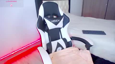 CarolinneFiotti online show from November 2025 08:22:02 PM