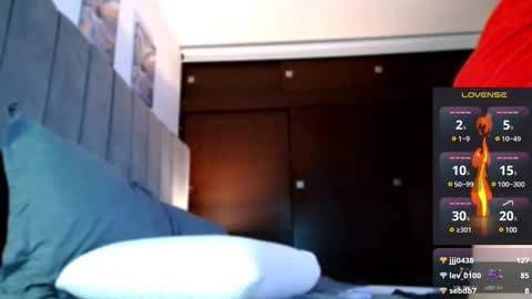 Carolinne online show from December 2024 10:32:01 PM