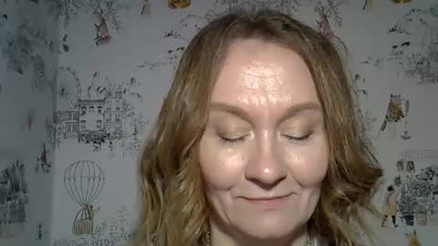 carra_hut online show from November 2025 08:43:01 PM