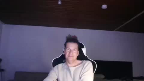 carusouncle online show from January 2026 06:48:01 AM