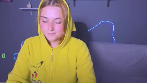 casey_meow_ online show from September 2025 01:05:02 PM