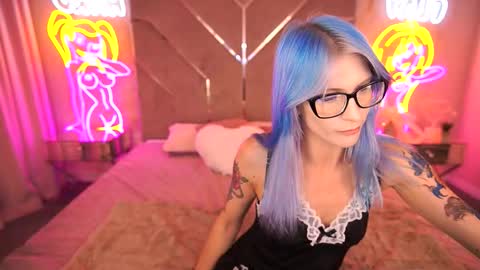 Cassandra online show from October 2025 10:43:02 PM