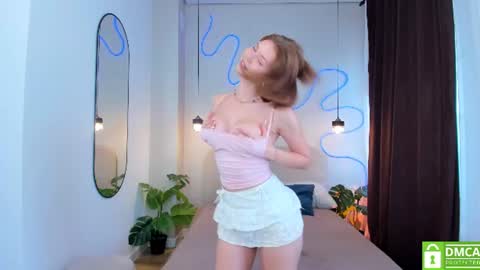 Snapshot of cassie_palmer chatting on July 2026 07:52:01 AM Hello my name is Cassie and my friend Nilo is also here online show from July 2026 07:52:01 AM