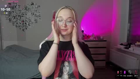 Cassie Rosss online show from December 2024 01:25:01 AM