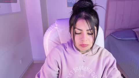 Catalina online show from November 2025 09:58:02 PM