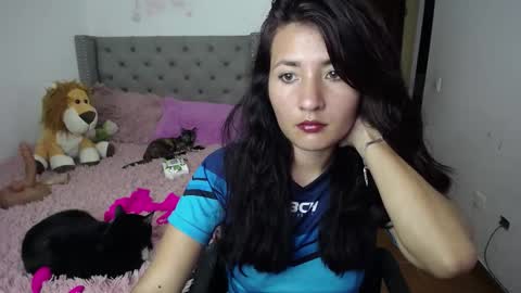 catalinahounn online show from November 2025 06:56:02 PM