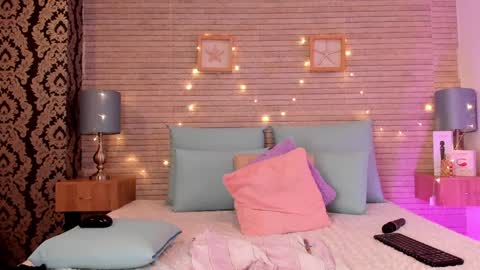 CatalinnaThompson online show from December 2024 06:16:01 PM