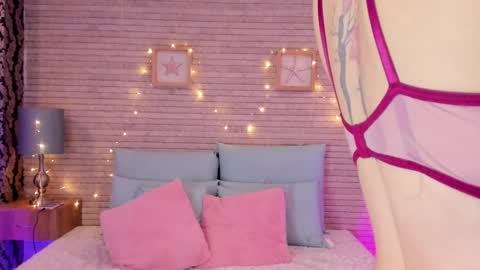 CatalinnaThompson online show from December 2024 12:01:02 PM