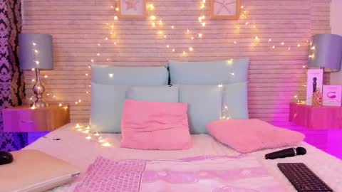 CatalinnaThompson online show from December 2024 03:04:02 PM