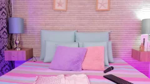 CatalinnaThompson online show from January 2025 12:08:01 PM