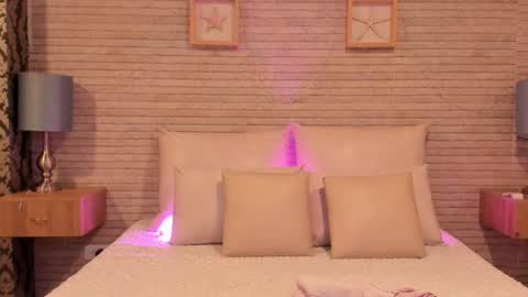 CatalinnaThompson online show from February 2025 11:54:02 AM