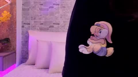 CatalinnaThompson online show from November 2025 12:25:01 PM