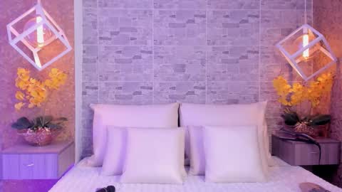 CatalinnaThompson online show from November 2025 12:05:02 PM