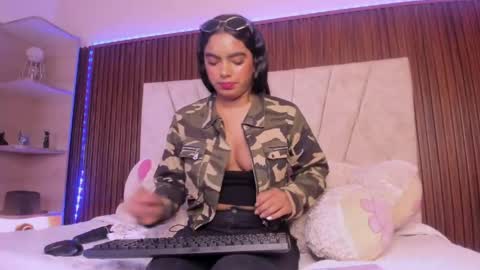 Snapshot of catalleya_f chatting on May 2026 08:02:02 PM catalleya_f online show from May 2026 08:02:02 PM