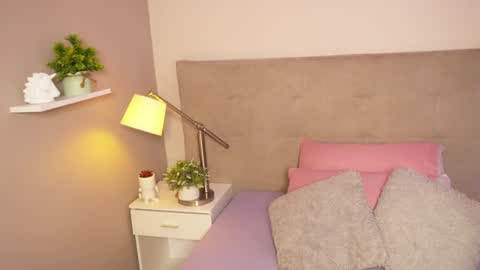 Caterine Zapata  online show from December 2024 04:09:01 PM