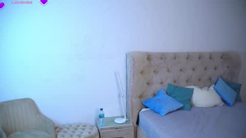 Katrin online show from September 2025 04:01:01 PM