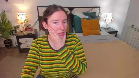 Catrin online show from October 2025 07:06:01 AM