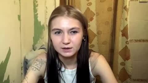 Lola online show from October 2025 10:22:01 PM