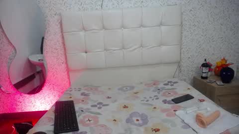 Catleya y online show from November 2025 08:03:01 PM