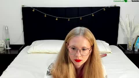 Snapshot of catmintlush chatting on June 2026 11:37:01 PM CatmintLush online show from June 2026 11:37:01 PM
