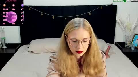 Snapshot of catmintlush chatting on June 2026 11:33:02 PM CatmintLush online show from June 2026 11:33:02 PM