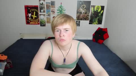 cattie_w_ online show from April 2026 01:14:01 AM