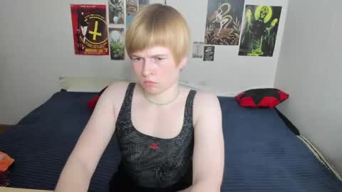 cattie_w_ online show from April 2026 01:22:02 AM