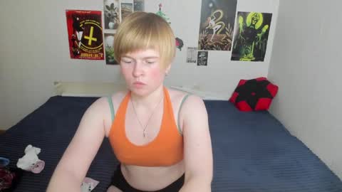 cattie_w_ online show from April 2026 01:08:01 AM
