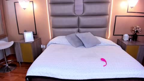 caylincollins online show from February 2025 07:49:01 PM