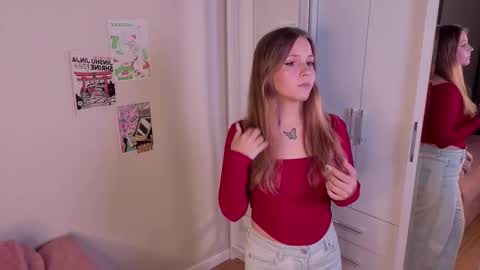 Lina  online show from September 2025 07:47:01 PM