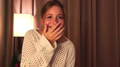 Lina  online show from November 2025 07:24:02 PM