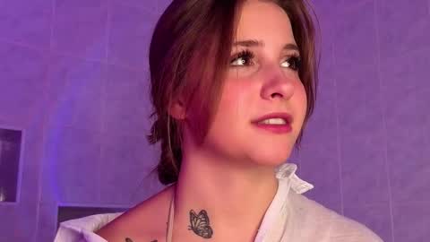 Lina  online show from December 2025 07:21:01 PM