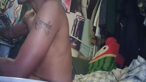 Snapshot of ceelos2cash chatting on April 2026 12:43:01 PM ceelos2cash online show from April 2026 12:43:01 PM