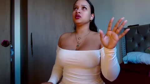 Snapshot of celeneortiiz chatting on April 2026 05:32:02 PM celeneortiiz online show from April 2026 05:32:02 PM