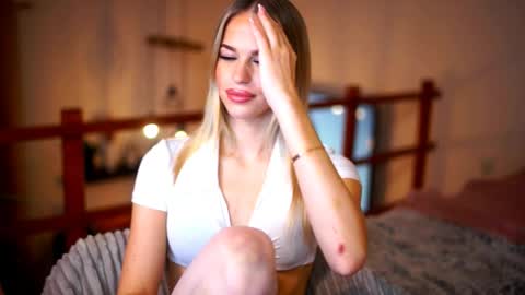 Snapshot of celeste_www chatting on March 2026 06:36:01 PM Sunflower online show from March 2026 06:36:01 PM