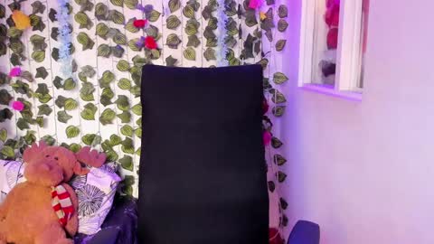 Celestineeeeee online show from December 2024 05:04:01 PM