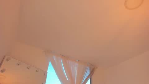 Ari online show from September 2025 09:04:01 PM